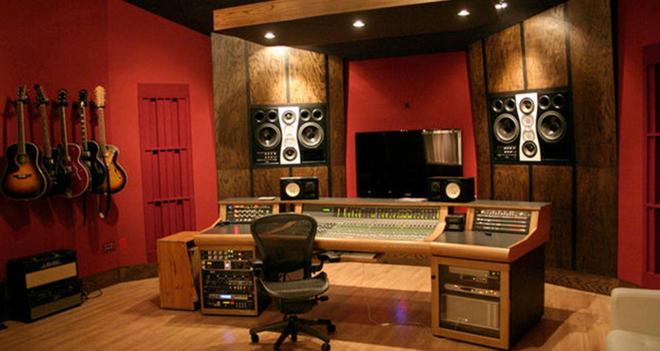 Home Recording Studio vs. a Professional Studio | LigalatinaWB